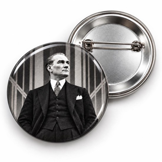 Atatürk - Takım Elbiseli Duruş - 58mm Rozet
