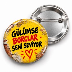 Gülümse Borçlar Seni Seviyor - 58mm Rozet