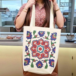 TÜRK EL SANATLARI İÇ CEPLİ KÖRÜKLÜ ÖRGÜ KULPLU KANVAS ÇANTA 35x40x10 cm - No.03